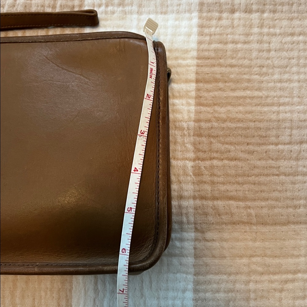 Vintage Coach Tan Leather Crossbody Bag with Gold Hardware - Picture 10 of 10